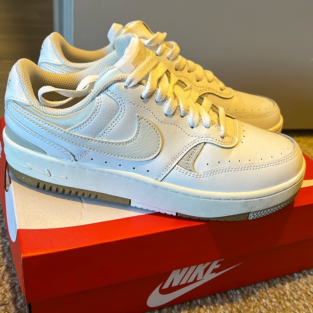 COPY - Size 7 Nike Gamma Force - white/phantom - light bone